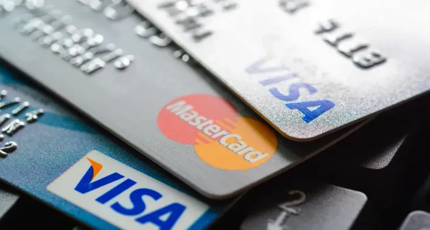 Visa vs Mastercard: What’s the Difference and Which One Should You Choose?